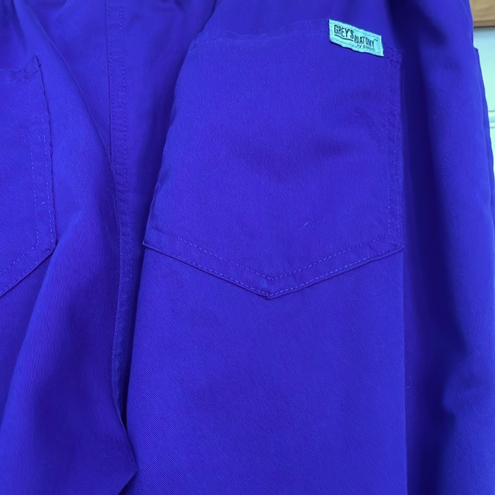 Grey’s Anatomy Women's Purple Scrub Set Size MP - Picture 5 of 7